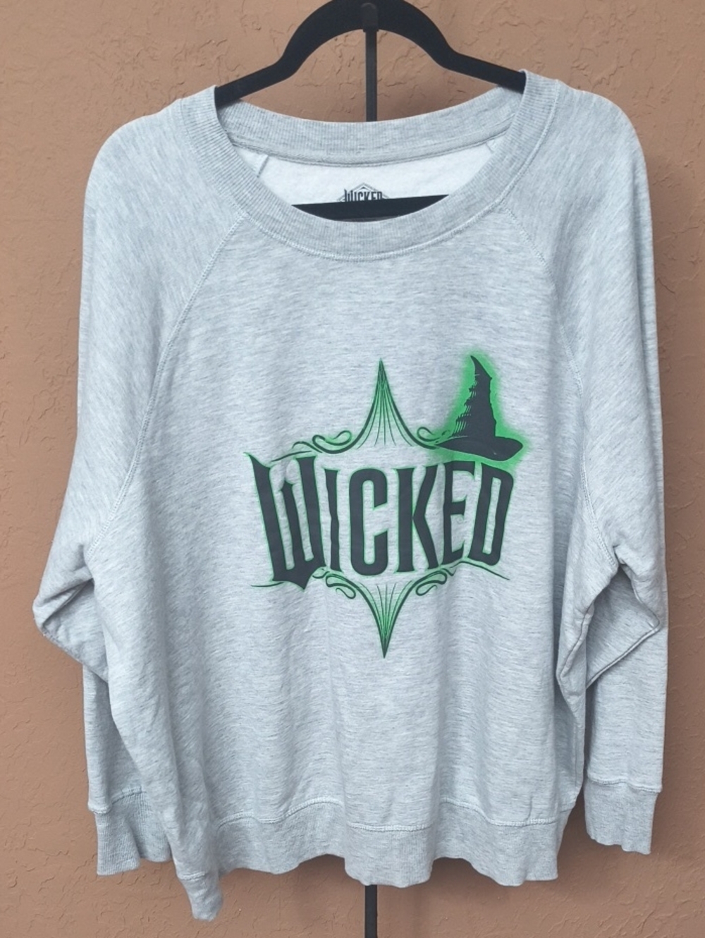 Hybrid Apparel Light Gray Sweatshirt with Green 'Wicked' Graphic Size 2X